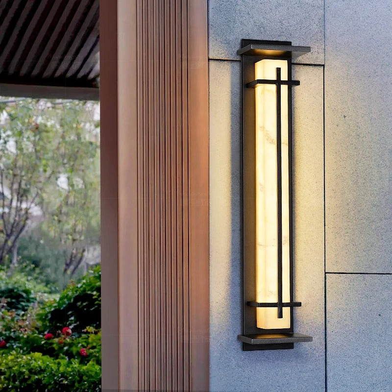 Wall light fixture for outdoor use