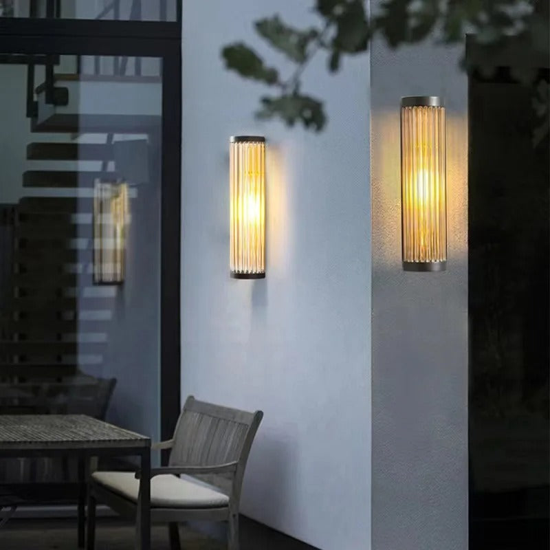Outdoor wall light with retro design