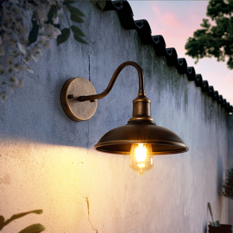 Wall lantern light for outdoor use