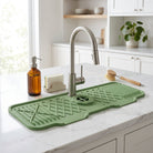 Silicone sink mat with drainage channels around faucet - leaf green