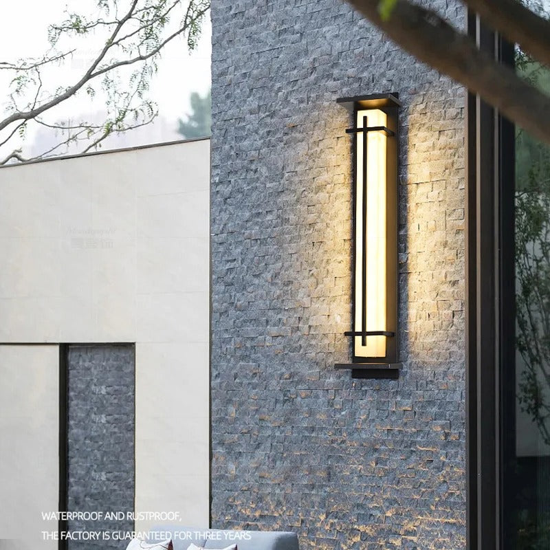 Wall light fixture for outdoor use