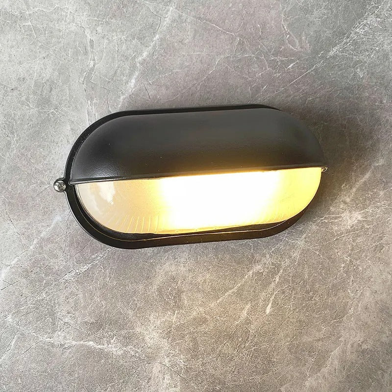 Outdoor wall light with retro lantern design