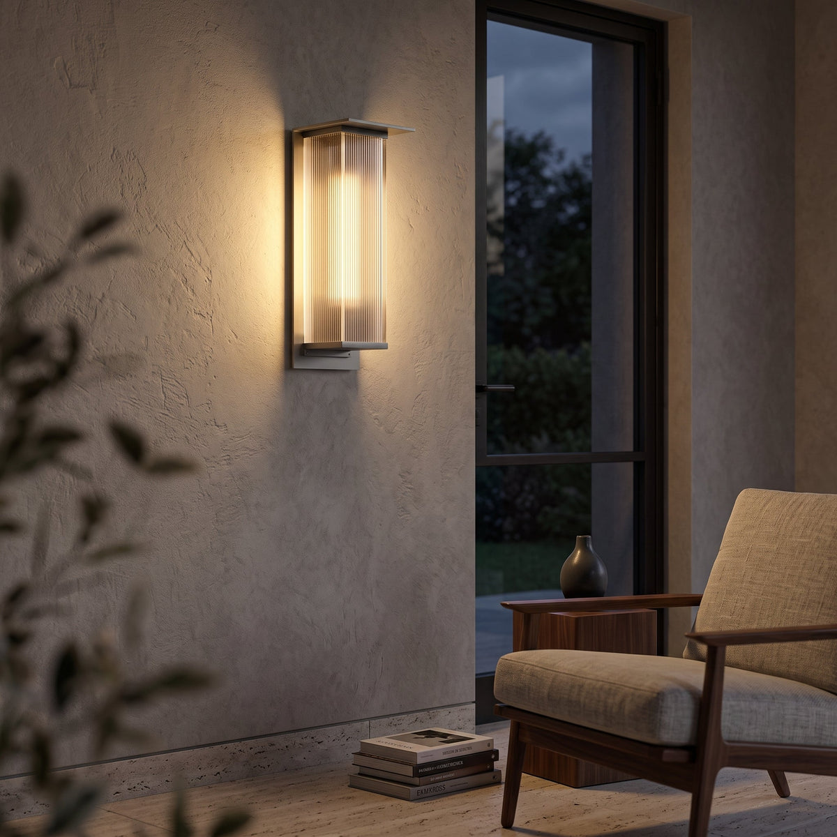 Outdoor wall light with vertical glow design