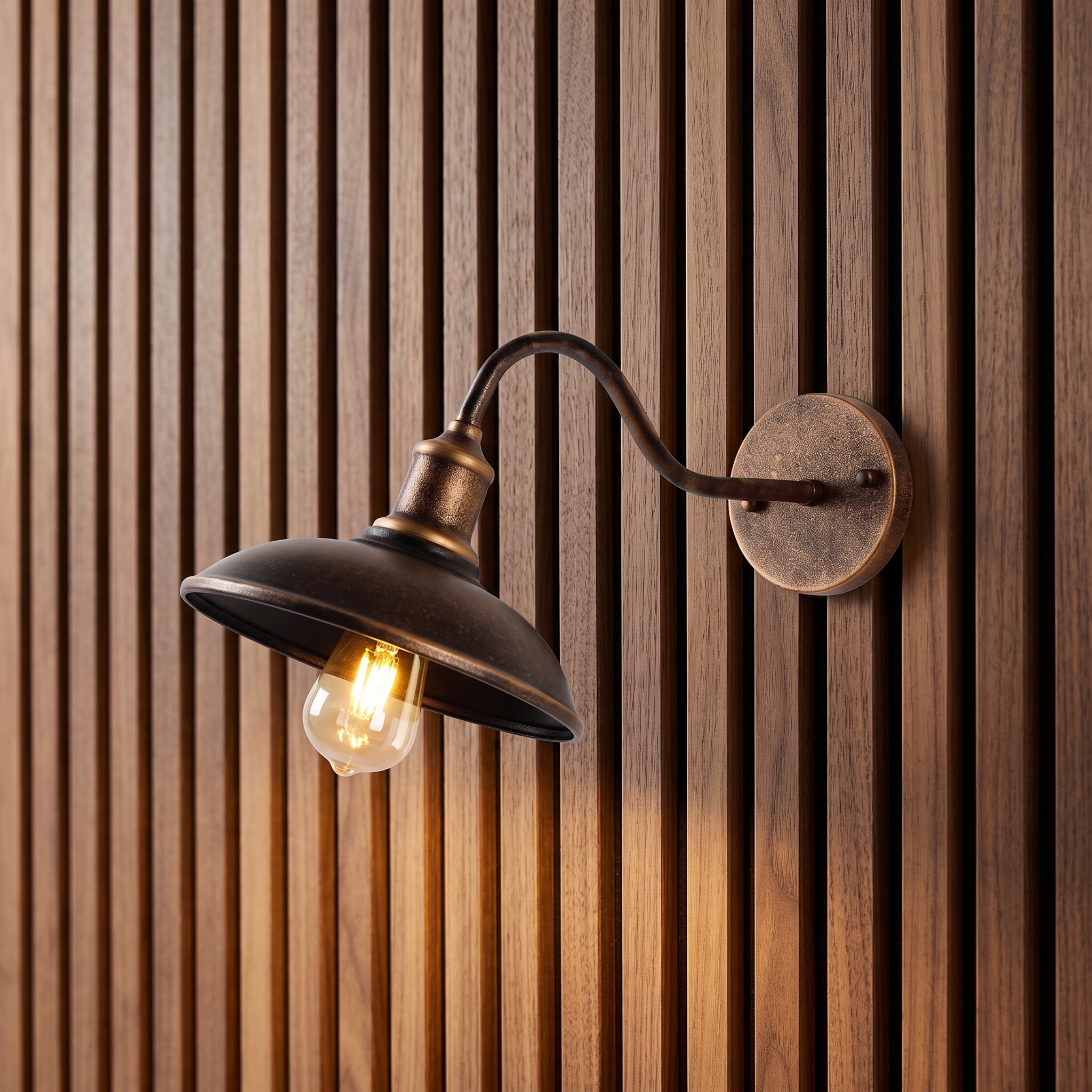 Wall lantern light for outdoor use