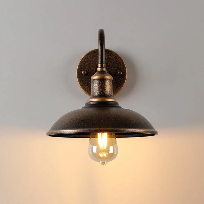 Wall lantern light for outdoor use