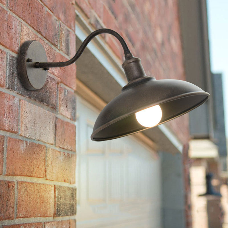 Wall lantern light for outdoor use