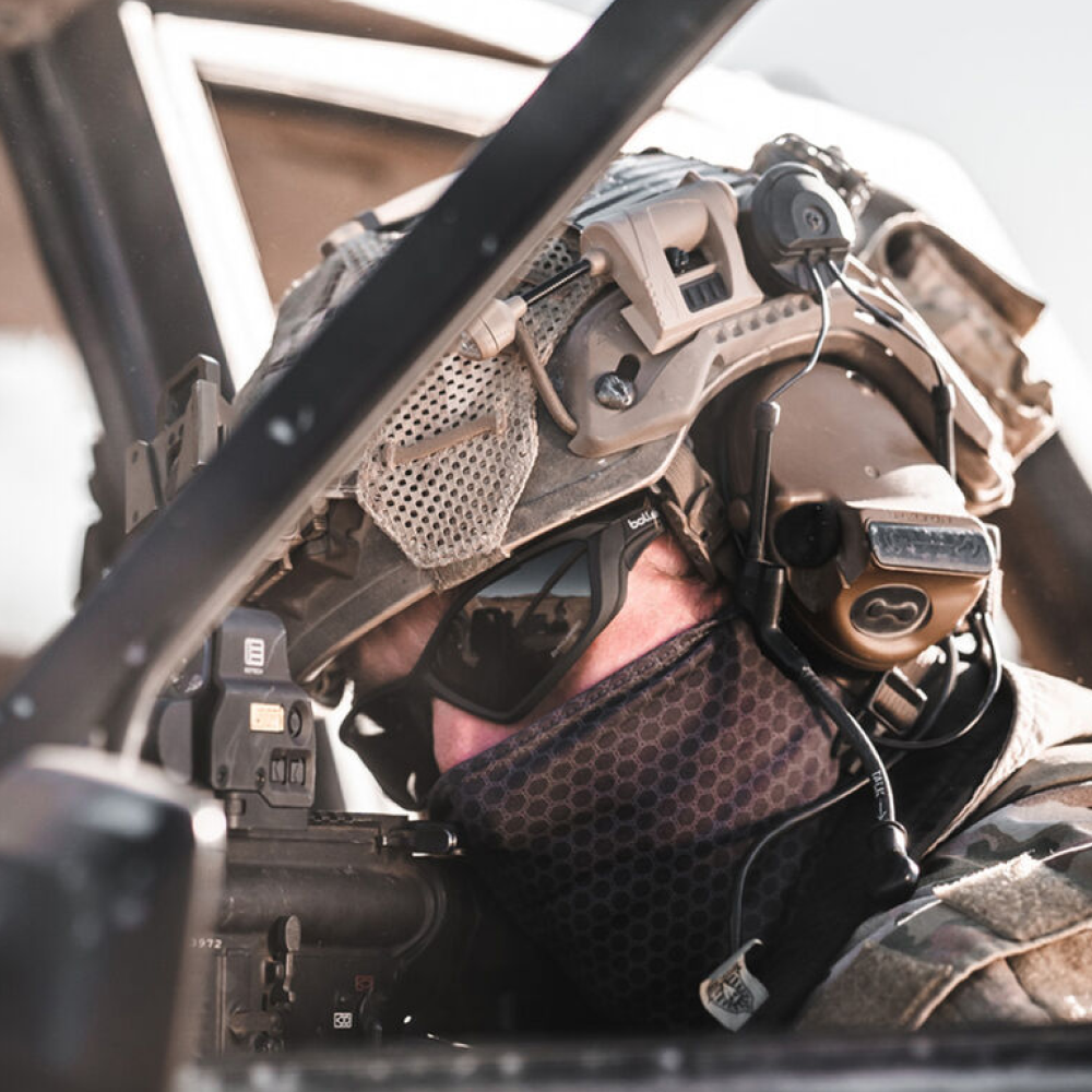 Military sunglasses with polarised lenses and glare reduction