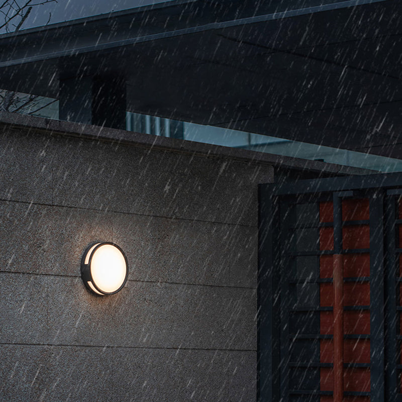 Outdoor wall light with round motion sensor