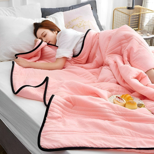 Cooling summer blanket with airy fabric construction - pink