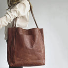 Tote Handbag In PU Leather With Zip Closure - coffee brown