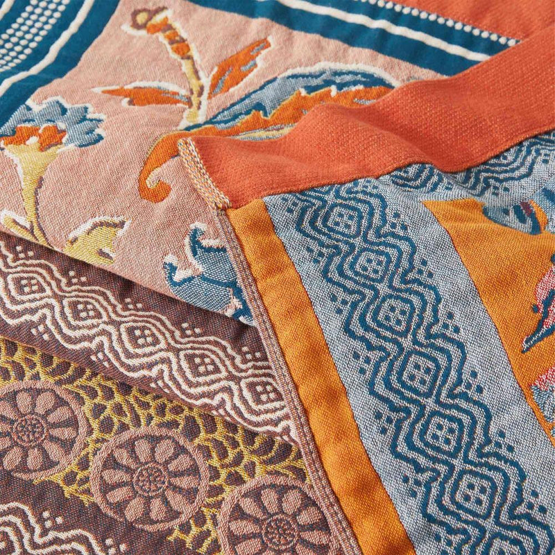 Throw Blanket for Sofa Bed with Jacquard Pattern