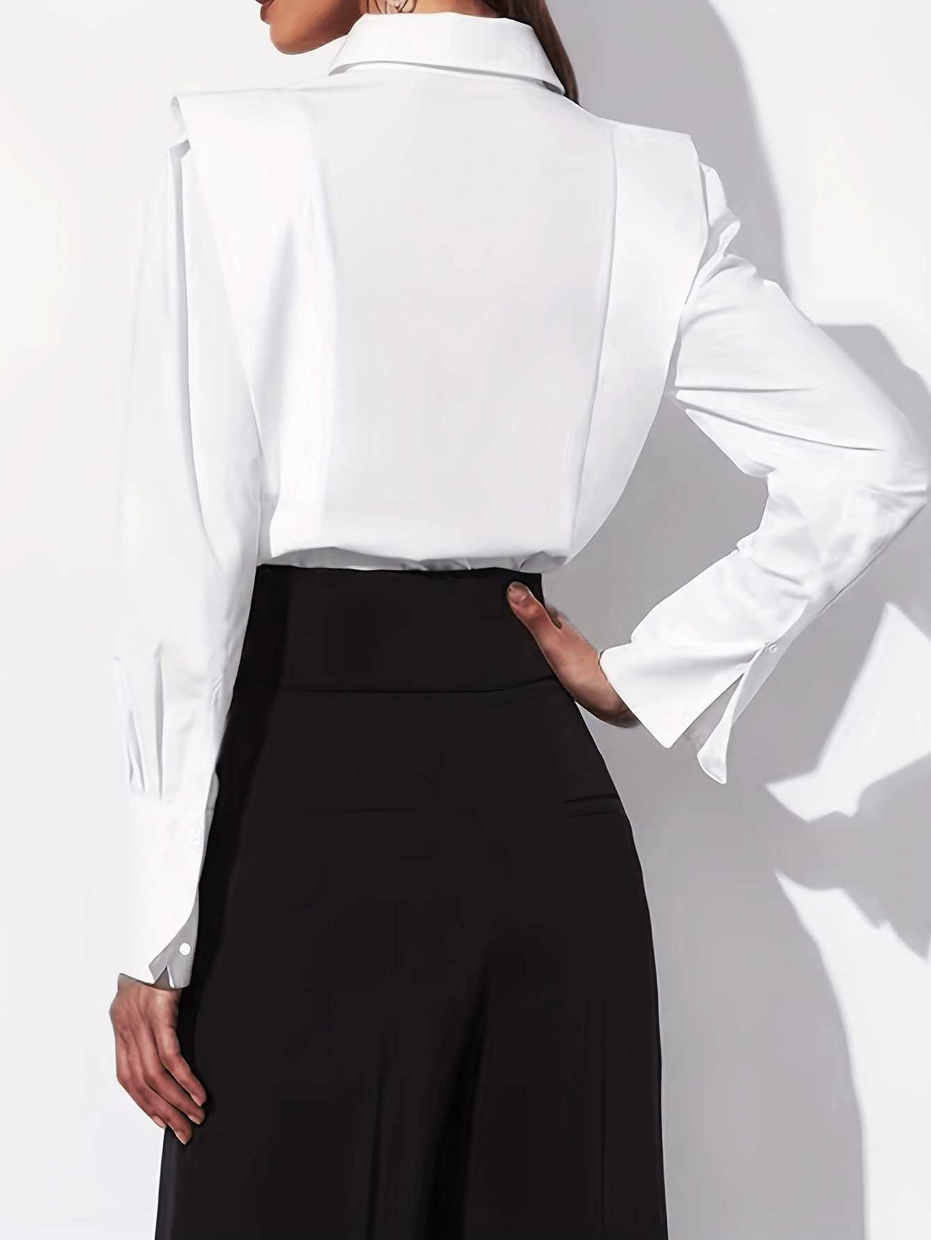 Women's Tailored Button-Up Shirt - Classic Elegance
